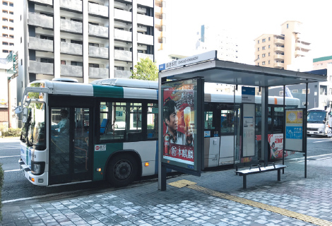 西鉄バス「築港本町」停 博多方面