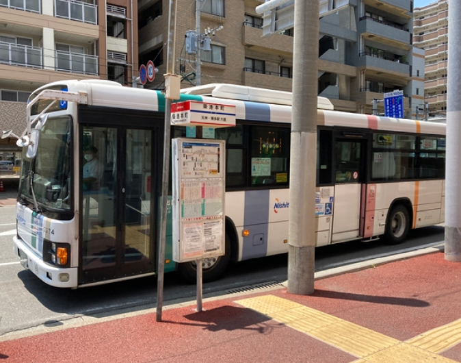 西鉄バス「築港本町(ベイサイド通り)」停