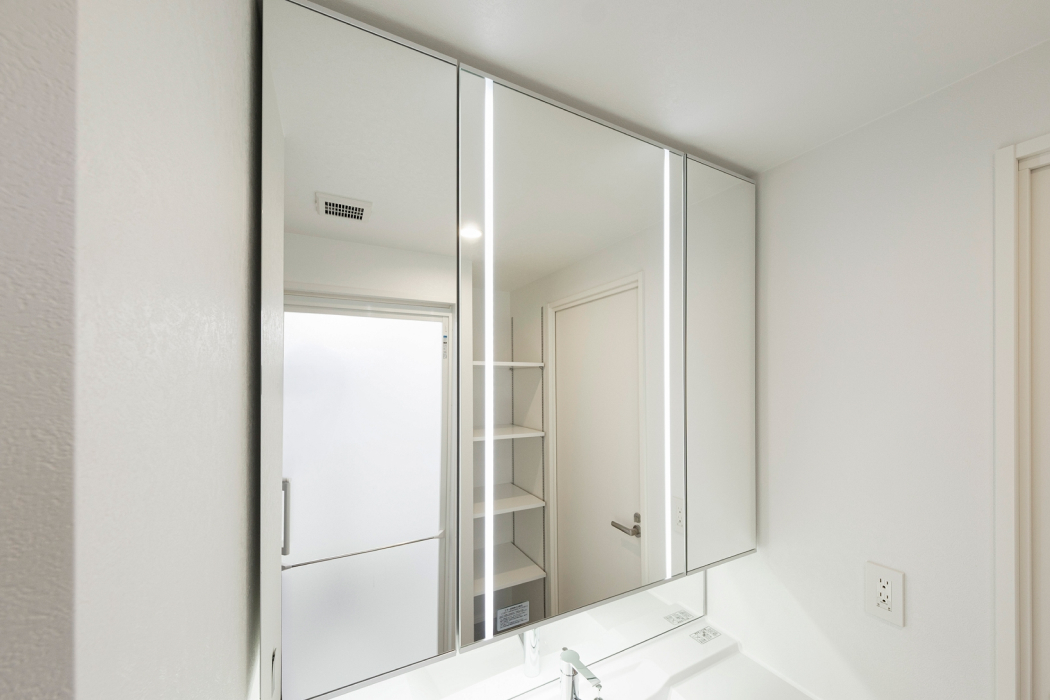 プリンセスミラー・洗面化粧台収納