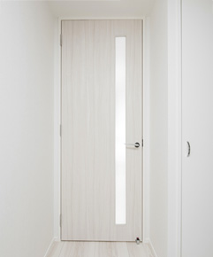 Center door - White