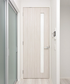 Center door - White